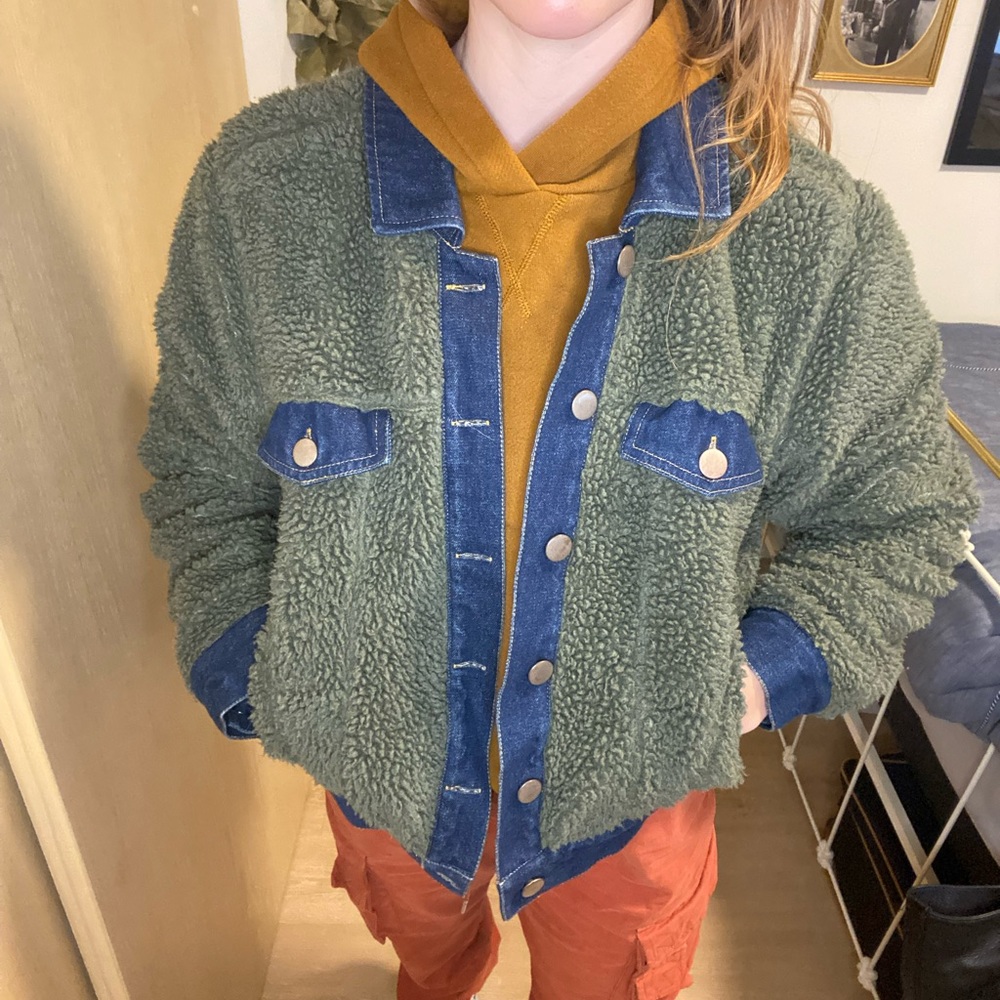 FUZZY GREEN JACKET